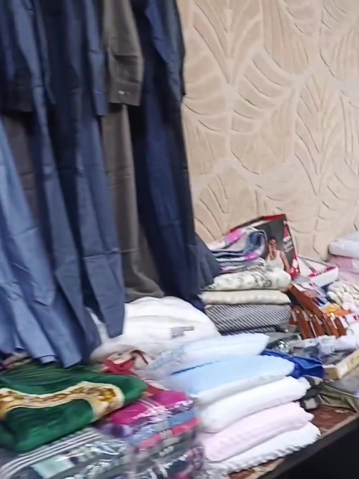 بضاعة متنوعة • ملابس السيد • أسعار تنافسية