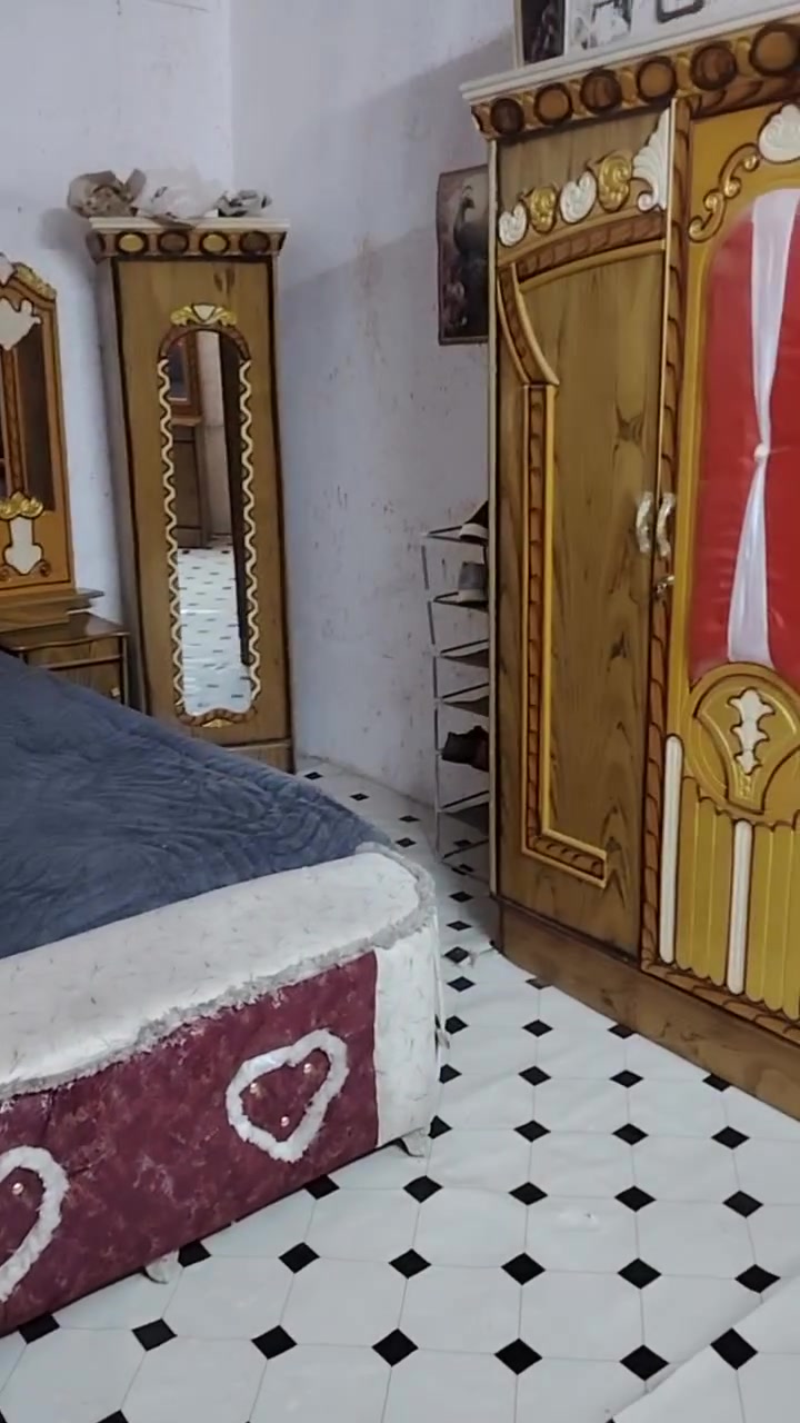 النجف شارع المدينه 
السعر 750 وبيه مجال 
*********** 
هاذا رقمي اتصال واتساب بي هم
مستعجل عبيعهه
