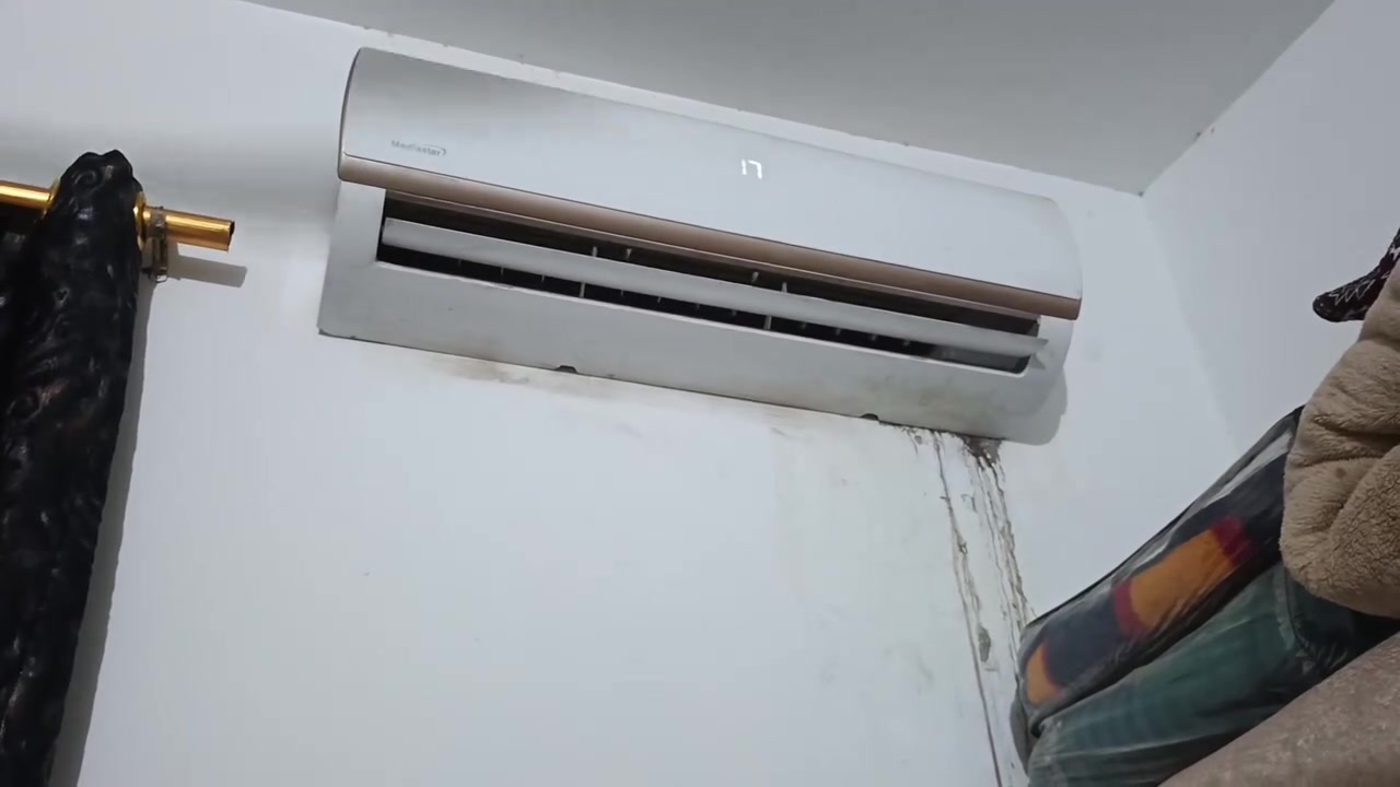سبلت طن ونص للبيع شغال بس بروده خفيفه ماعرف غاز او شنو بي سعر 200
هذا رقمي ***********
