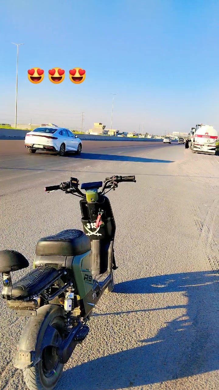 السلام عليكم دراجة R9للبيع فول مواصفات كهربائيات شغالة كلهة شاصي ماملعوب بي اشاير وهورن لايت زينون عالي ناصي بكلات كلة شغال بطاريات نضيفة السعر 400وبيهة مجال العنوان ابو غريب الحصوة النصر والسلام رقم الهاتف ***********او تواصل على الخاص
