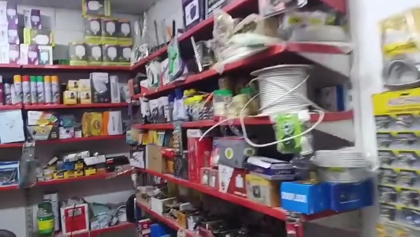 مواد انشائية وكهربائية للبيع +سبلت طن ونص +شاشة بلازما + كرسي جلد وميز صاج+ رفوف السعر مليونين قفلهن 
البيع بسبب الولد موظف تواصل على الرقم ***********
