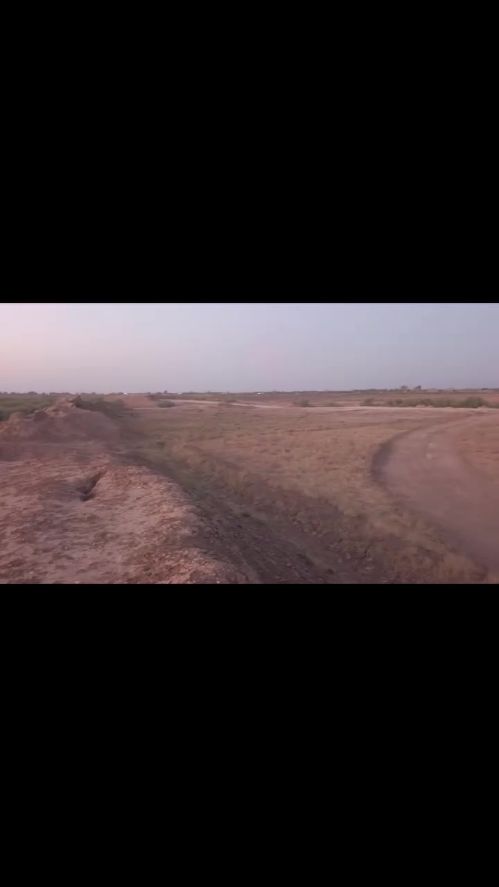 سلام عليكم ورحمة ارض البيع اثمن دوانم يوجد مي رساله موجود وكهرباء متوفره ولي حب يتواصال وياي وتساب وهذه رقمي***********/.
