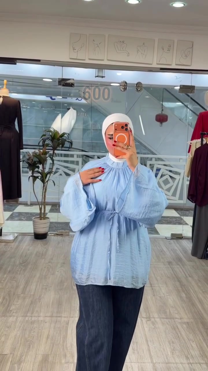⁨	القميص توفر ب 5 الوان ✔️🤍

قياسات S M L XL قالب راهي 🫰🏻

فرع جواهر مول ط3 📍طول قميص 75 سم

توصيل متوفر للحجز دايركت 📩⁩
