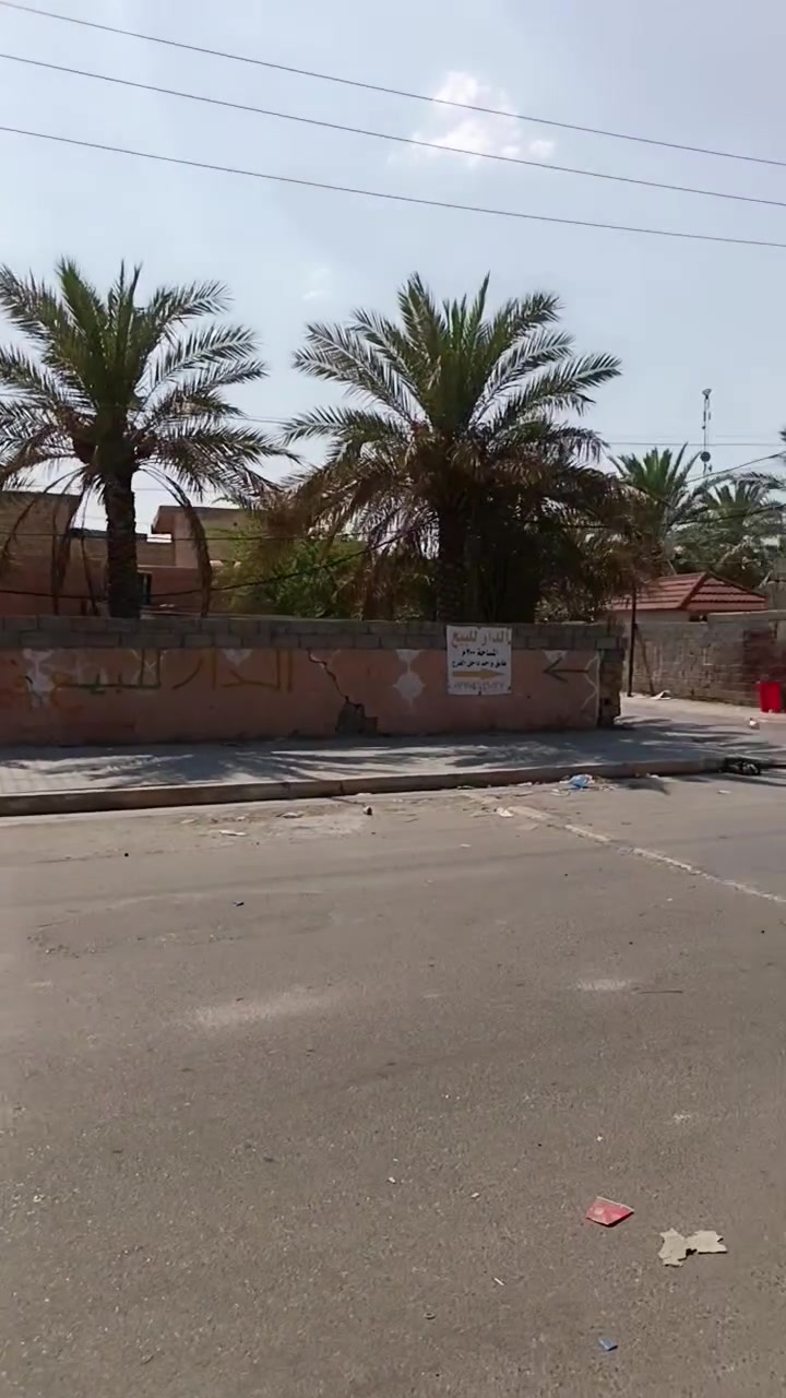 بيت للبيع شارع ستين أول ما تنزل السجه شارع بيت  عنيد البيت تفليش يعتبر كاع مساحته ٦٥٠ متر الوجه ١٩ ونص أو نزال ٣٥ متر عل شارع تجاري يصلح روضه محلات تجارية تريد  كامل نص بطول تريد نص بعرض بس الوجه مكلف بلنشر حسب الطلب اللستفسار ***********

