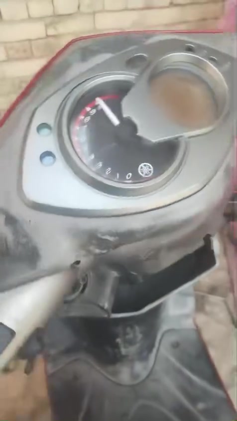سلام عليكم دراجه سكنس فحل دواجه نضيفه مامفتوحه كهرباءيات كلها شغاله وسلف وهندر شغال كفرات جدد زوج تواير جدد ماناقصه شي السعر 550 وبيها مجال مكاني مسيان القادسيه الرقم***********
