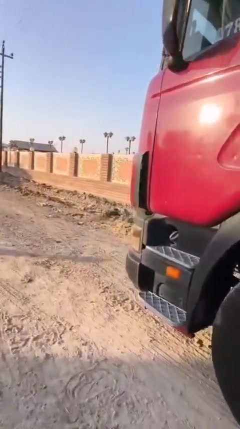 السلام عليكم للبيع سكانيا موديل ٢٠٠٣رقم بصره بسم اخوي مكينه ٦نجكتر كير ٩٠٠ مجموعه حديث ام الفلتر شاصي مكفول من الفطر وال تطوله تبريد بلاد السعر تلاثه وعشرين اي استفسار اتصل ***********
