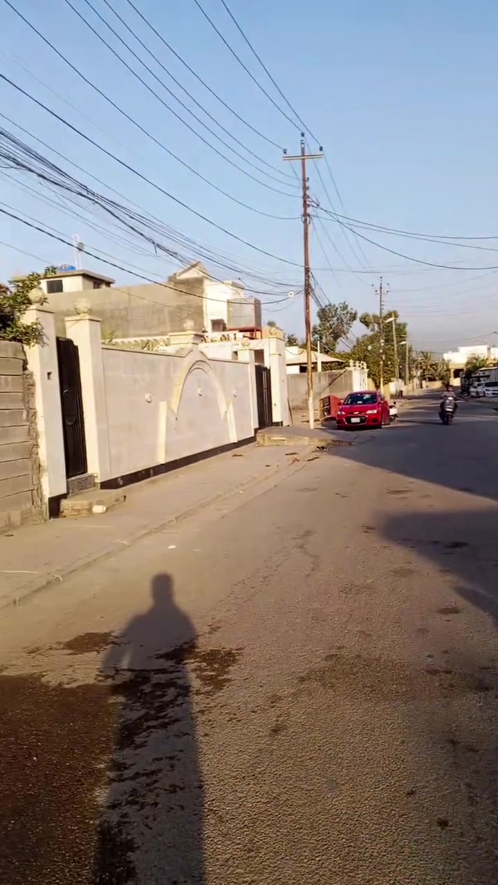 يسلام عليكم اخوان عندي بيت للبيع في روسين مساحه الارض 550طابو هذا رقمي للتواصل ***********
