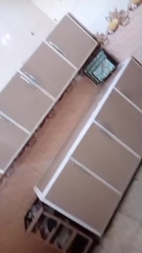 اسلام عليكم طباخ وكوانتر للبيع الطباخ جديد صارله شهر من اخذته مستعجل علا بيعتهن مال واحد يريد يشيل وعندي تخم عشر مقاعد خمس قطع     ***********
