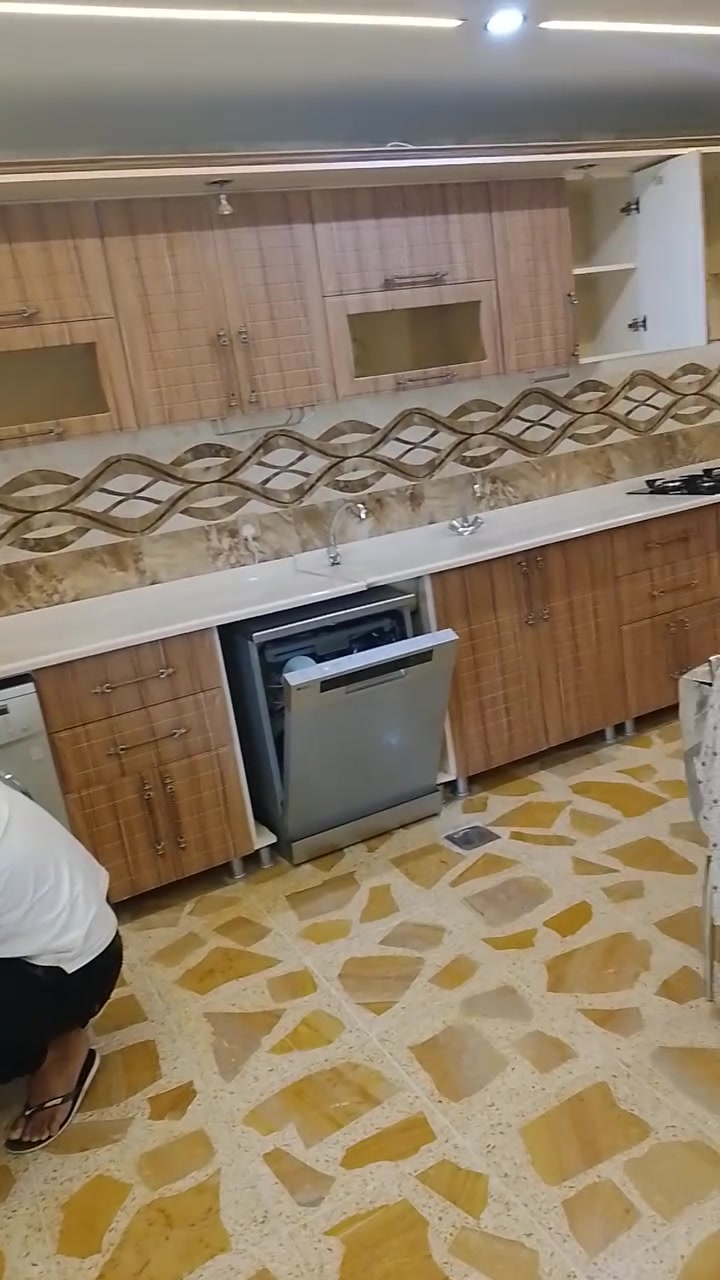السلام عليكم كاونتر نظيف قبل الشده السعر 750 وبي مجال للاستفسار على هذا الرقم***********
