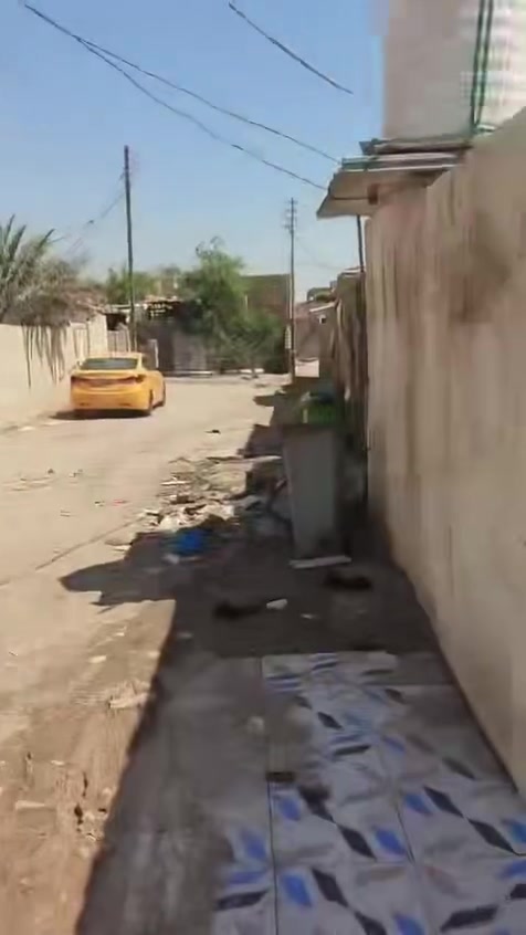 بيت تجاوز مشمول بتطويب عنوانه حي الفداء قرب الجسر الحديد مال هولندي على شارع تبيلط ثاني بيت مساحته 100 متر يتكون من غرفتين وصاله ومطبخ وصحيات سعره 17 وبيه مجال الشراي ***********

