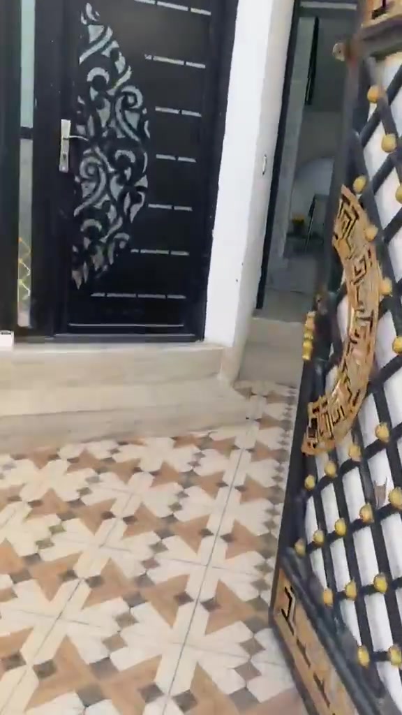 بيت للبيع مساحه 100متر طابقين بالجزء الثاني الأميري العنوان التحرير الحولي الزراعي للاستفسار الاتصال ***********
