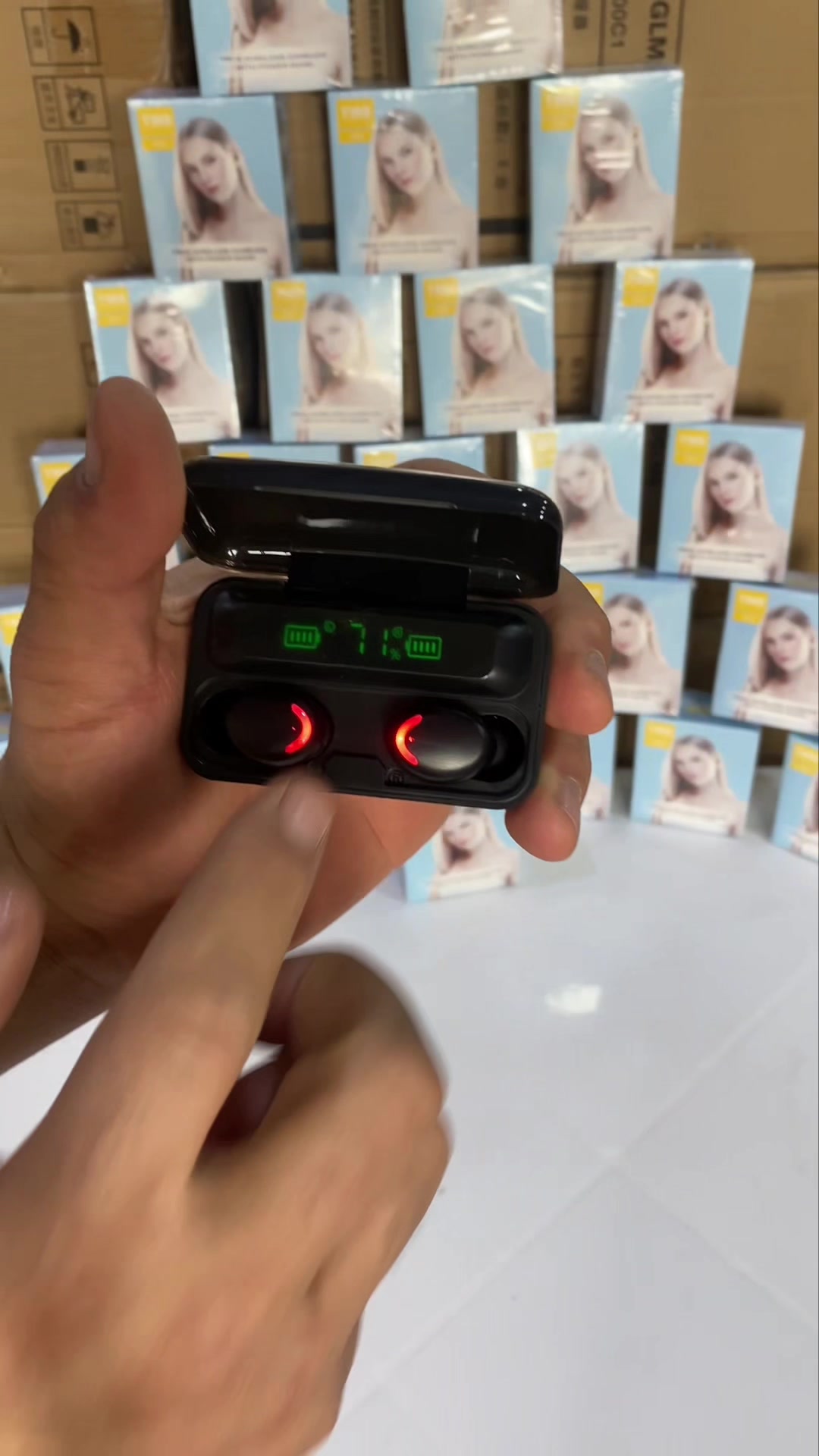 🎧 سماعات TWS F9-5 اللاسلكية 🔥

استمتع بصوت واضح وراحة بدون أسلاك، مع شاشة رقمية لعرض نسبة البطارية وعلبة شحن تعمل أيضًا باور بانك 🔋

✨ أهم المميزات: • بلوتوث 5.3 + EDR • تحكم باللمس 🎵 • مكالمات بدون استخدام اليدين 📞 • استخدام السماعتين معًا أو كل سماعة منفردة • مدى اتصال يصل إلى 15–25 متر • تشغيل الموسيقى 2–3 ساعات • علبة شحن 300mAh • متوافقة مع الهاتف والتابلت والكمبيوتر

🔥 عملية وأنيقة ومناسبة للاستخدام اليومي!

سعر القطعة 13 الف مع التوصيل 
سعر القطعتين 20 الف مع التوصيل