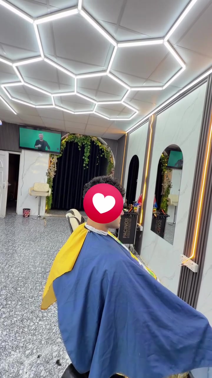 سلام عليكم حلاقينا لطيبين  محل كامل من كلشي رايد حلاقين مرتبين وشغلهم حلو  العنوان  بغداد شارع ل حيفا  ***********

