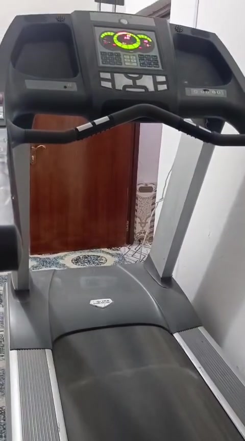 جهاز جري امريكي نضيف جدا تاخذه راسك يرتاح لا عطلات ولا يتعب يتحمل عمل مستمر 
لتواصل 
***********
