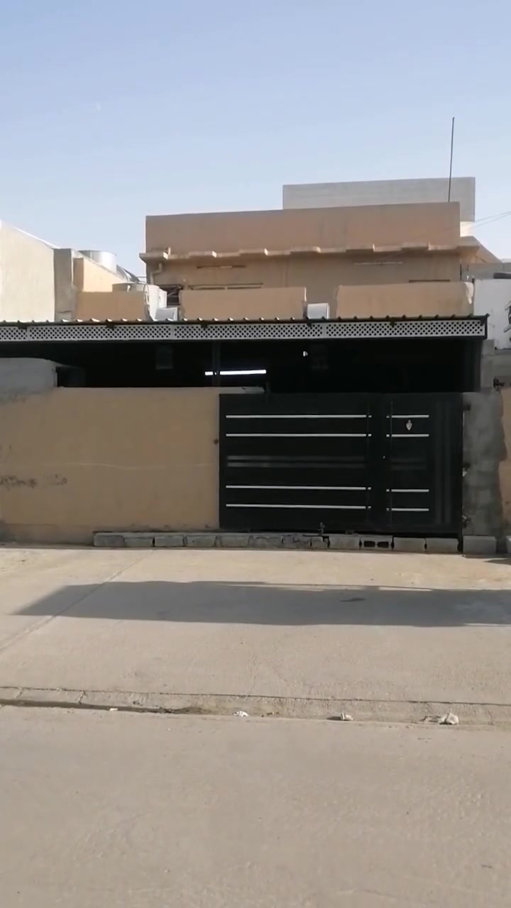 **بيت للبيع في موقع ممتاز وجذاب – كركوك - حي الوحدة**
* **المساحة:** 112 متر مربع
 * **السند:** طابو صرف
 * **الموقع:** كركوك - حي الوحدة، موقع سكني بامتياز وقريب جداً من الشارع الرئيسي، المدارس، الجامع، والملعب الخماسي.
 * **الشارع:** شارع عريض يضمن راحة ومدخل مريح للسيارات وركنة سهلة.
 * **حالة البيت:** بيت سكن جاهز للي يحب يضيف عليه لمساته الخاصة وترتيباته على ذوقه، بحاجة لتعديلات بسيطة ويتحول لبيت العمر العائلي المثالي.
 * **المنطقة:** هادئة، عائلية، وكاملة الخدمات بالقرب من كل احتياجات العائلة اليومية.
فرصة ممتازة للسكن العائلي والاستقرار وبسعر مناسب.
للتواصل والاستفسار والمعاينة: ***************
