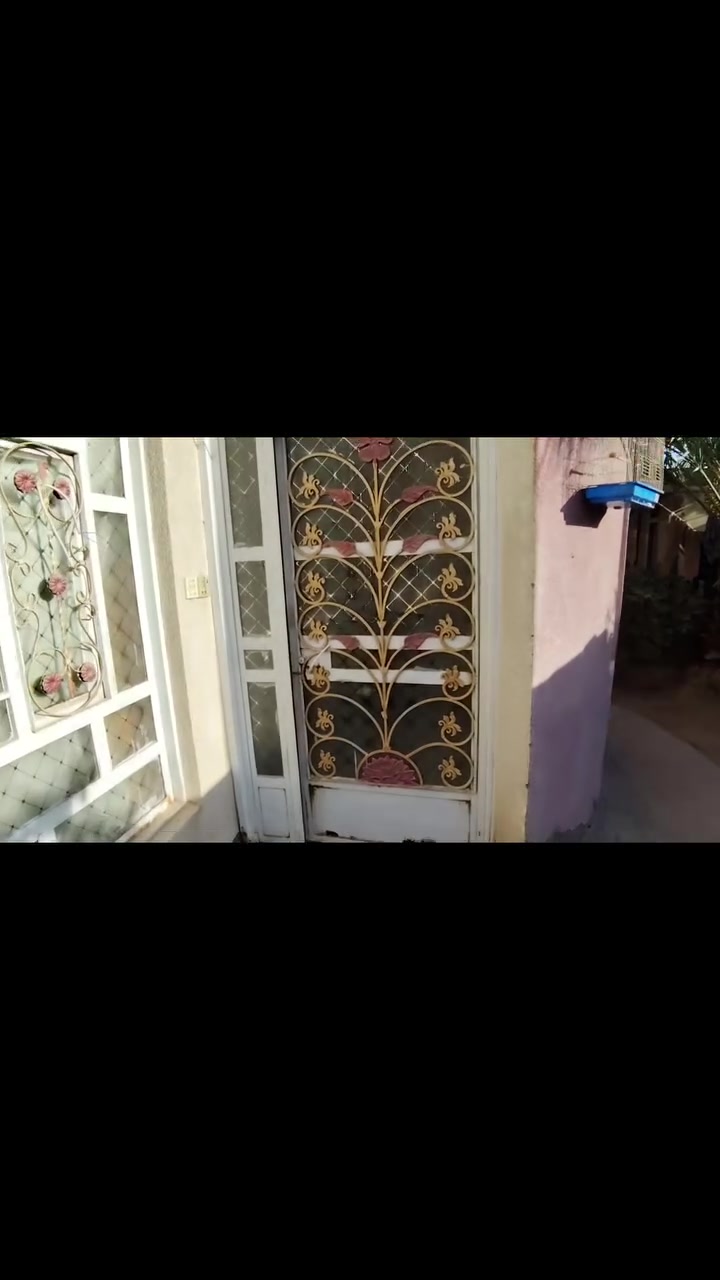 السلام عليكم دار للبيع في حي المتنبي مساحته ٣٠٠متر بناء حديث 3غرف مطبخ 1 يحتوي على مضيف كبير وحمام داخلي وخارجي وبيتونه وستاره يحتوي على دربونه خلف البيت زراعي باسم ابوي السعر 55 وبي مجال
رقمي ***********
رقم آسيا ***********
