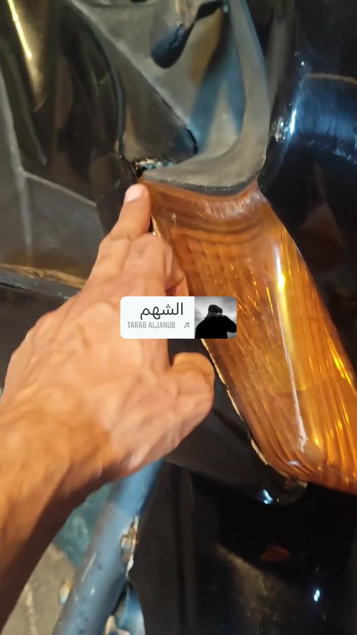 سلام عليكم شباب كفرات جيتي كامل نفس ما واضح بل مقطع اسود بس البجم رصاصي ومسوي فبلون اسود ول شبر صفحت اليمنه معمر اشرت علي هم فبلون مسوي وباقي الكفر كله بحاله جيده سعره700كامل هوه ول مصدات*********** تواصل متواجد فيس وتساب
