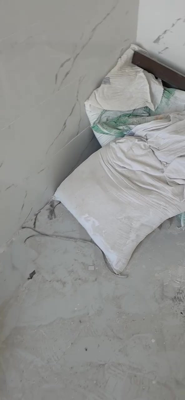 عندي هاي جص بقى زايد سعر ١٠ تالف شراي يخابر عل رقم *********** مكاني راس دوميز
