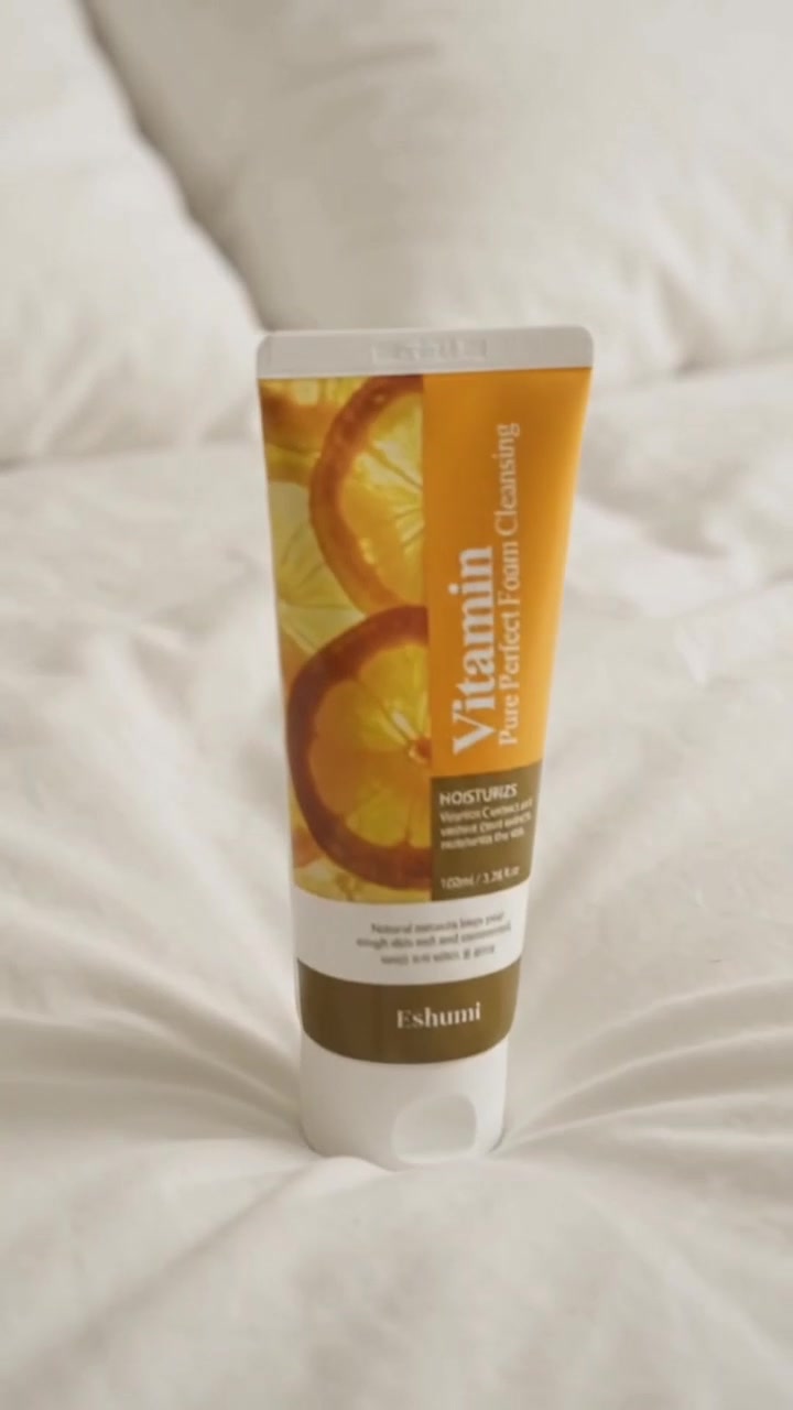 😂 من يوقع من حافة الطاولة وبعدين يصحى من الكابوس كأنه ما صار شي؟!
🧴 Vitamin Pure Perfect Foam Cleansing
نظافة وانتعاش… بس السقوط قصة ثانية 😂
🇰🇷 منتج كوري أصلي
للطلب والاستفسار راسلنا على الواتساب ***********
