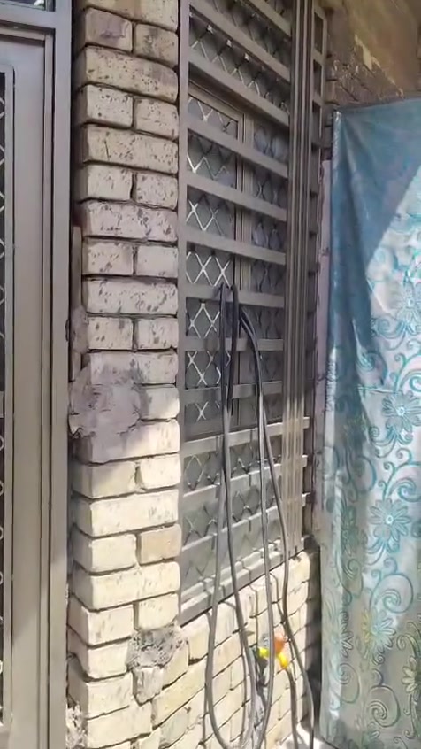 دار للبيع او مراوس بغداد سكينة ٢ على ١٤ المساحة ١٠٠  ٥ في. ٢٠ يحتاج كاشي مع شتايكر بسعر مناسب ت *********** ابو سامر
