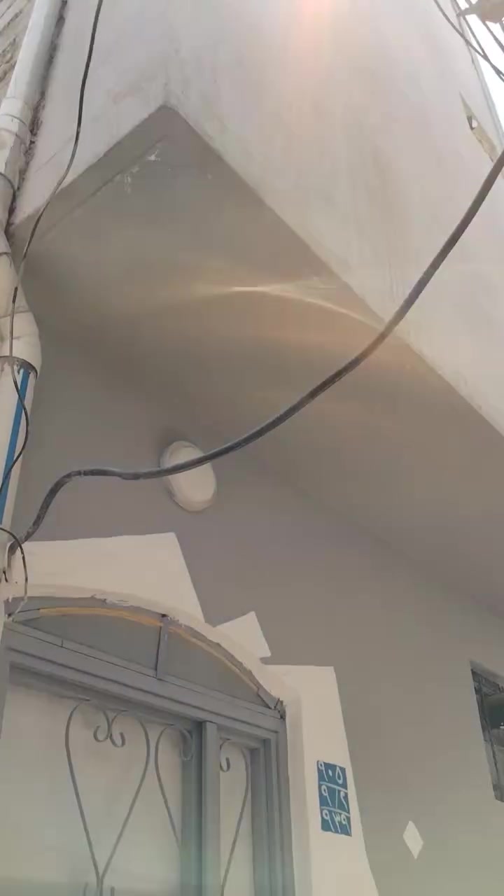 بيت للبيع المساحه ٤٠ متر منطقه حضيره الساده قرب مسجد النبي دانيال سياره تقف أمام الفرع سند طابو يتكون من غرفتين وبيتونه ومشتملات للتواصل الرقم او عل خاص ***********
