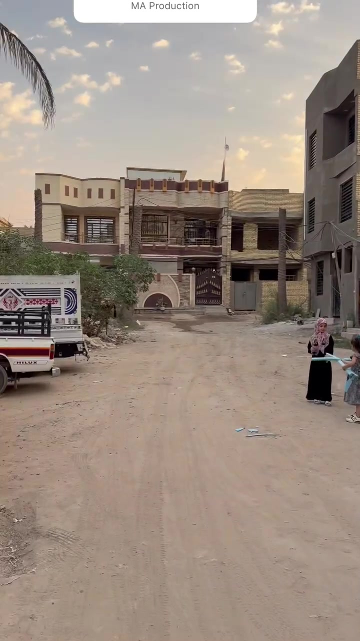اعلان للبيع
دار مساحته 100 متر طابقين 
ملك صرف زراعي سند 25 
الوجه 7 الوجه 14 فرع قاسم الوكيل 
يبعد عن الشارع 150 متر 
يحتوي على صاله ومطبخ مفتوح  حار بارد 
واربع غرف نوم وخدمات فوك وجواه 
الاستفسار مكتب المصطفى 
***********  السعر على خاص
