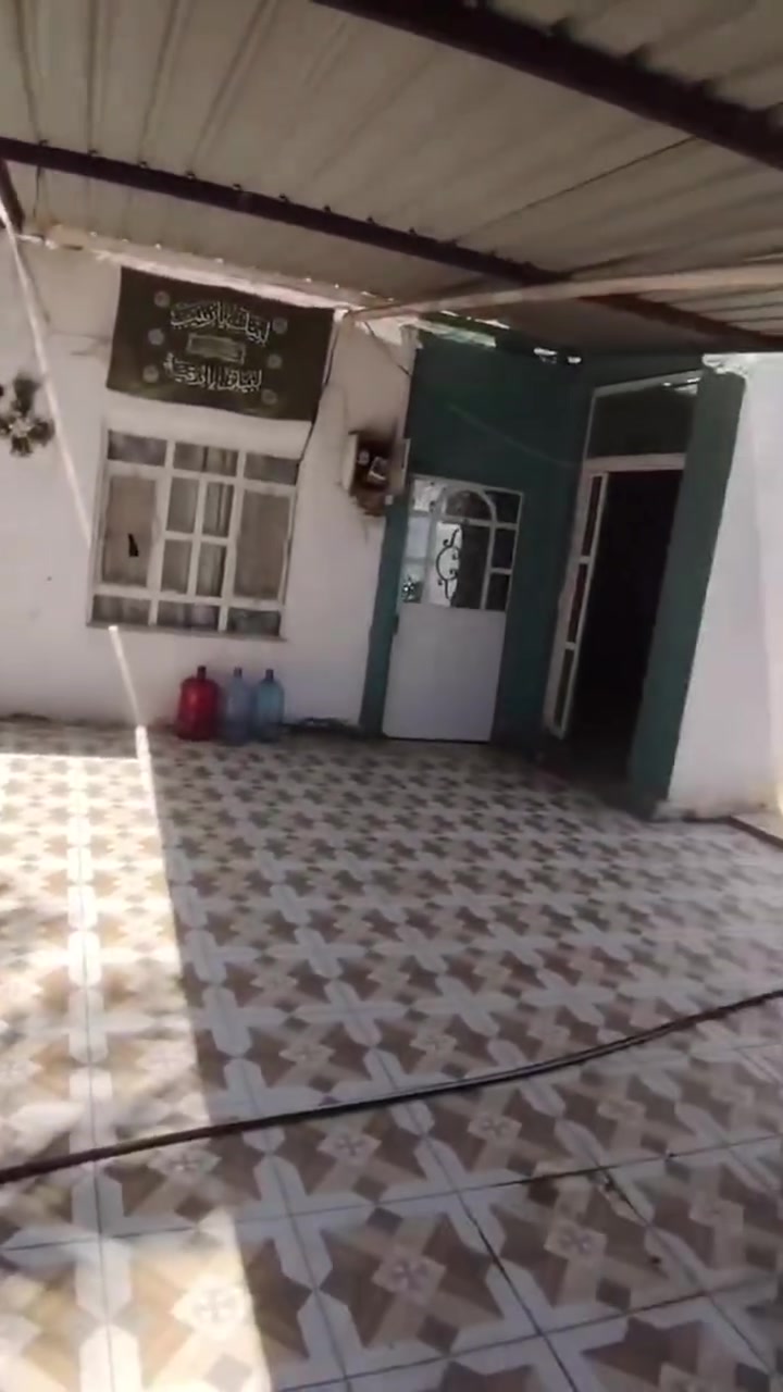 بيت للبيع في وردية خارج منطقة فلاح المشعل يحتوي على ثلاث غرف نوم واستقبال وهول ومطبخ ومجموعه صحيات المساحه البيت 330 سند زراعي السعر 50 وبي مجال
رقم الهاتف***********
