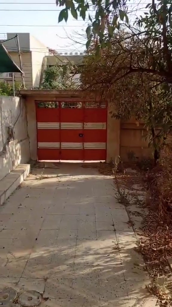 بيت للبيع في منطقة حي المشراق الاولى شارع الحلواني قرب ماكولات ماشاء الله مساحته 240 متر الجبهة 12والعمق 20 سعر المتر مالته مليون وربع
***********كورك
***********اسيا 
للتواصل على هذه الأرقام
