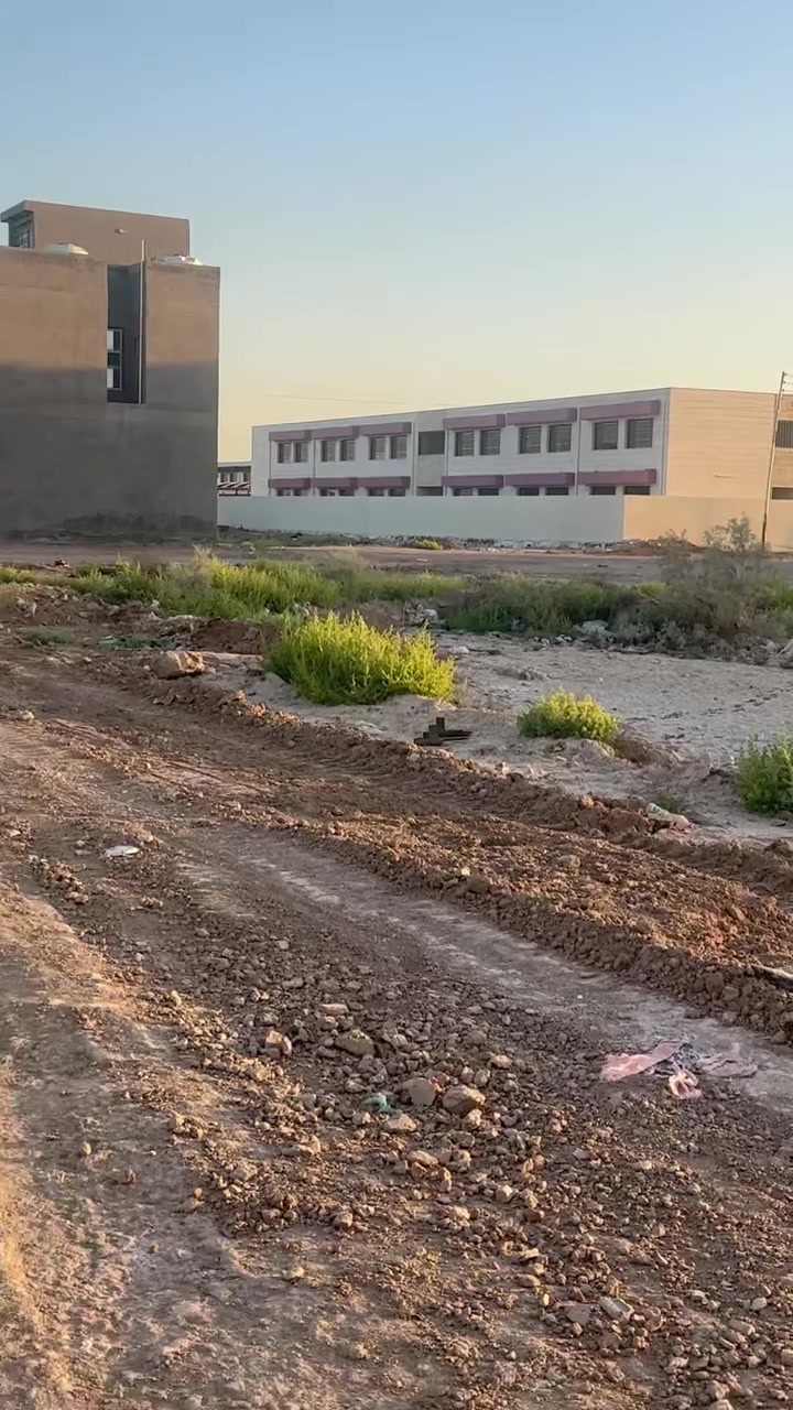عرض مستعجل 200 متر تباع 100 أو 200 مجاور المدارس وتبعد 120 متر عن المجمع خدمات واصله مي كهرباء والسعر 58 لل 200 و 31 لل 100 🔒 رجاء بدون عمله 📞 ***********
