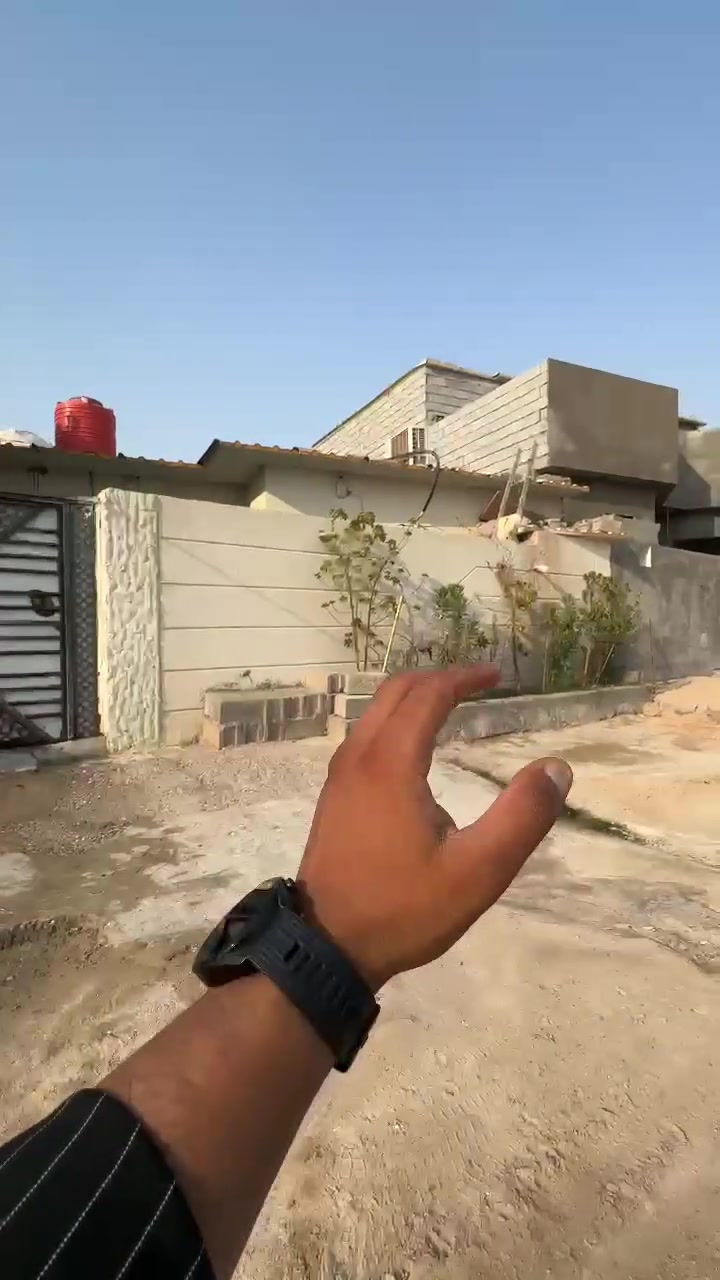بيت البيع وقف سني مسجل اصولي مساحت البيت 135 متر يحتوي البيت على قرف عدد 2 وستقبال وصاله ومطبخ وصحيات العنوان البصرة أبو الخصيب طريق الوصطي شارع العلوا السعر 35 مليون وبي مجال الستفسار نتصل على الرقم *********** بي واتساب
