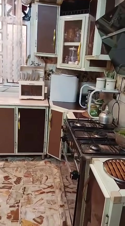 🏡 للبيع – منزل بمساحة 100 م²
📍 العنوان: حي البساتين – شارع أحمد الوائلي
🔹 تفاصيل العقار:
المساحة: 100 متر مربع
الواجهة: 10 متر
النزال: 10 متر
جنس الأرض: طابو زراعي (سند 25)
مع إقرار محكمة
🏠 مواصفات المنزل:
الطابق الأرضي:
استقبال
مطبخ
غرفة نوم
حولي
صحيات
الطابق الثاني:
3 غرف نوم
حولي
صحيات
بيتونة
سطح
📞 للاتصال والاستفسار: يرجى التواصل على الرقم: (*********** )
