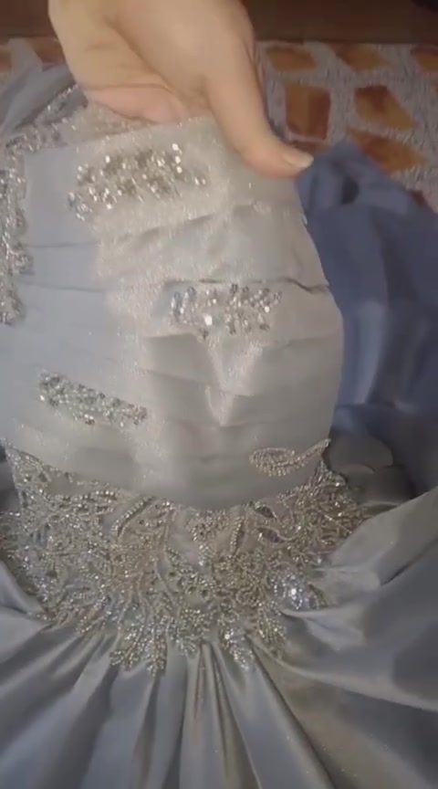 للبيع • ملابس