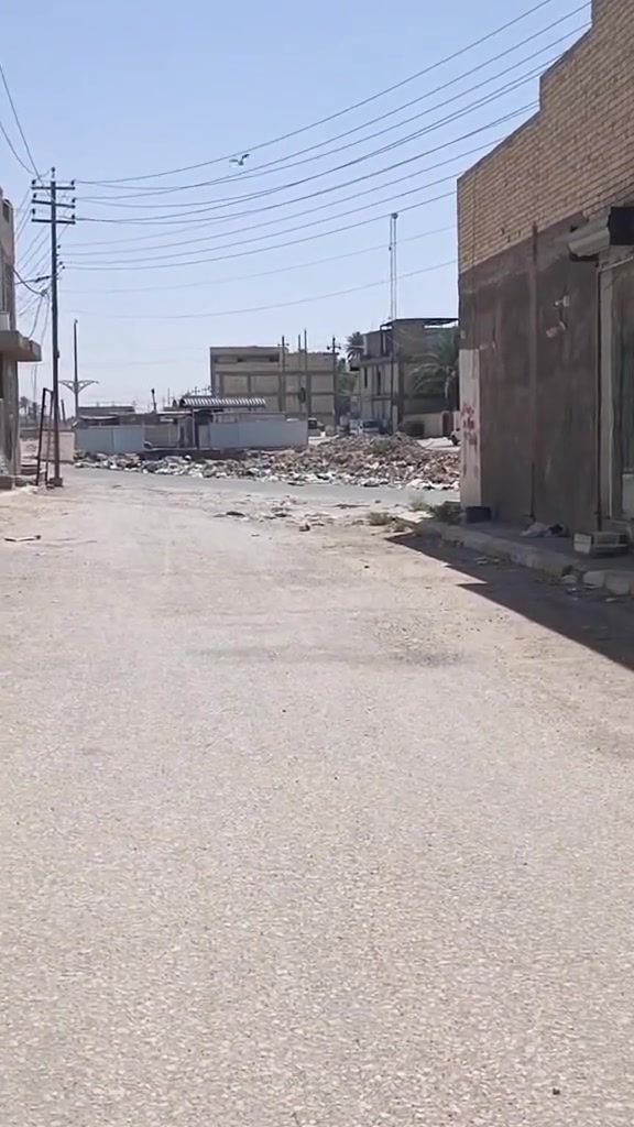 للبيع  في كربلاء يبعد عن الامام شارع واحد مستقيم كله كبل يعني اقل ال 10 دقايق بالسيارة  يفيد للزوار لان هواي غرف بي منزل على البوبيات ركن سند 25 المساحة 100 متر 
البيت طابقين مثل ماواضح بالتصوير 3 غرف فوك  بي 4 سبالت ينباعن ويه البيت بناء حديث الشارع مالته 10 امتار وتبليط ومي وكهرباء ومجاري  السعر 190 وبي مجال للشراي لاي استفسار  هذا رقم واتساب فقط ***********
