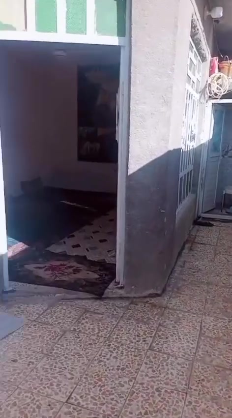 السلام عليكم بيت 100مربع منصف قطعه  ابو عباس الوكيل البيع رقم الهاتف‏‪***********‬‏
