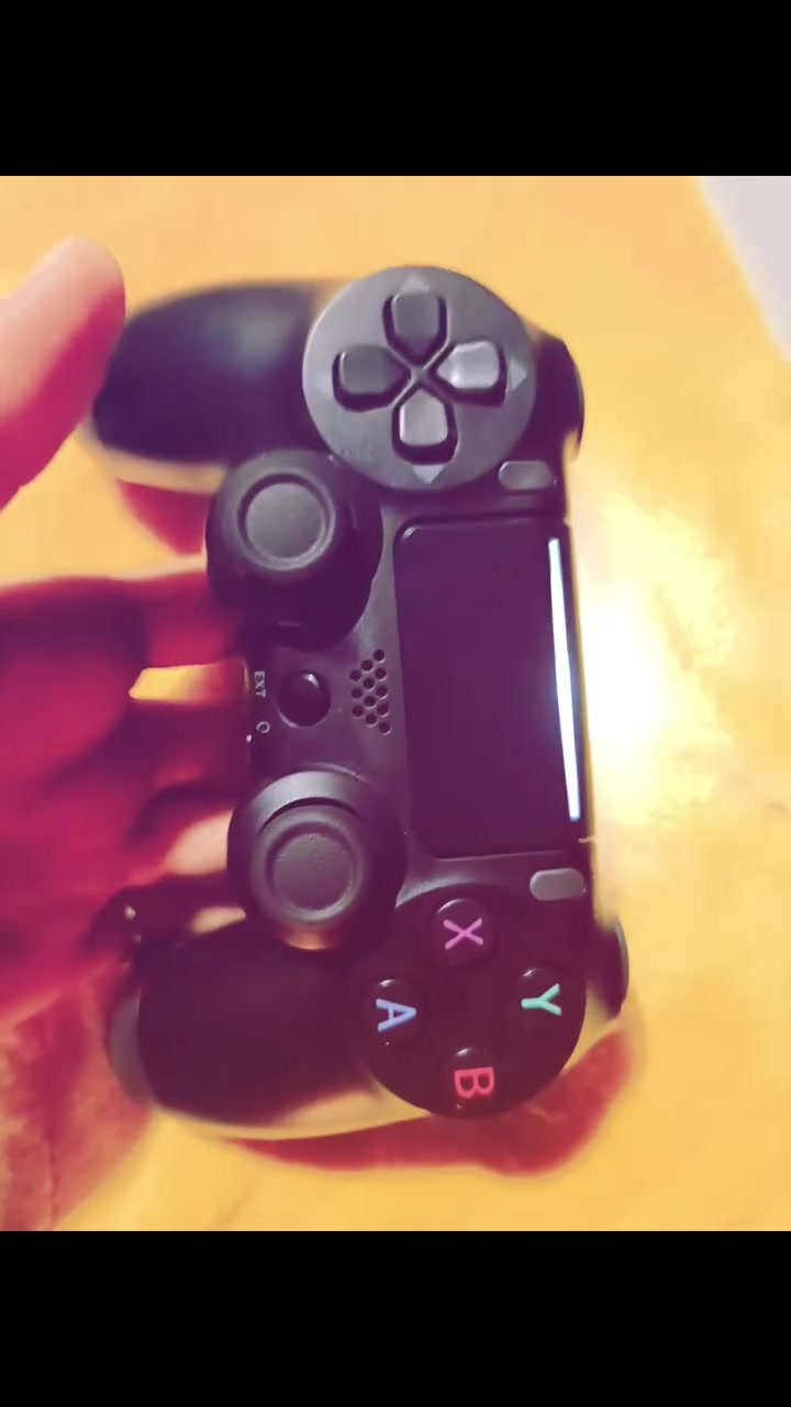 يده او جوستك بلي 4 باله ما مستخدمه بس مره وحده جديده قيم وخذ كامله شغاله بس الكرتونه ذابينهه ‼️‼️والجوستك تنربط بلاتوث كيمنك هم تستعمل بيس يصير بيهه بلاتوث والله وبلاش خاص او واتساب ***********
