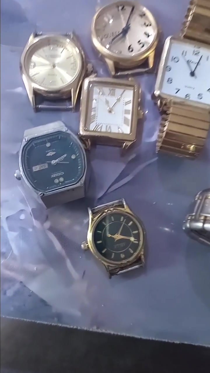 ٨ ساعات نسائي شلعه بسعر ١٥٠ الف مكاني بابل رقم الهاتف ***********
