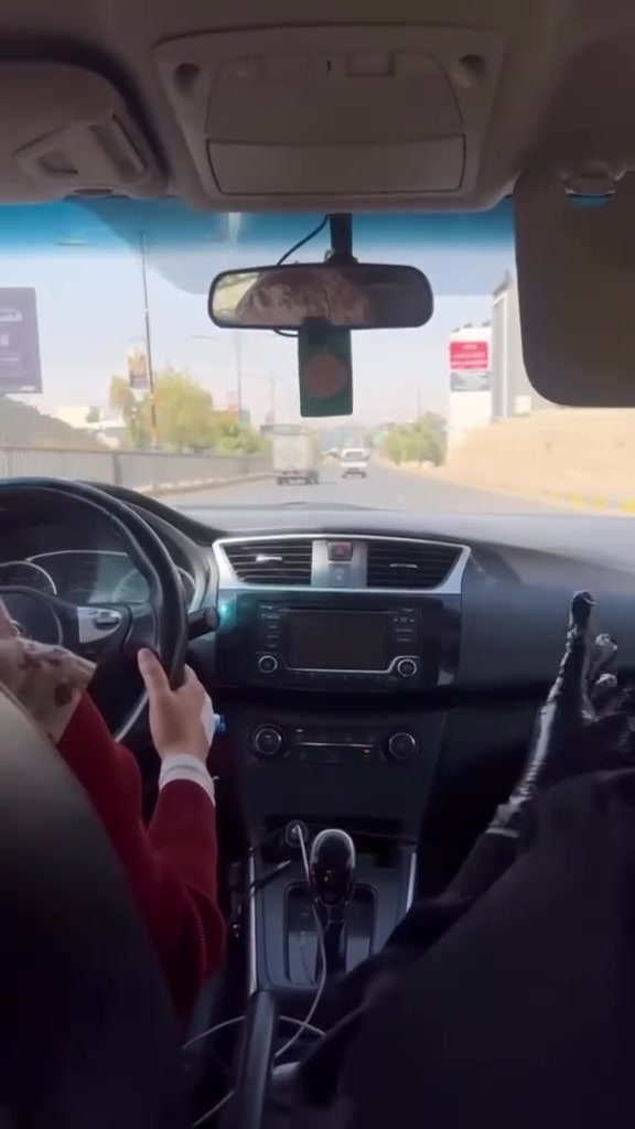 :
اليوم أنا وطالبتي فرّينا الموصل كلها 🚗❤️
حتى وهي مريضة، ما رضت توقف التدريب 😅
الإصرار حلو… بس سلامتك أهم ❤️
سلامتها إن شاء الله، وتقوم بألف عافية 🌷
مع كابتن سارة… نتعلم القيادة خطوة بخطوة، وبأمان. 🚘

للتواصل والاستفسار المراسلة او الاتصال على الرقم التالي(***********)@
