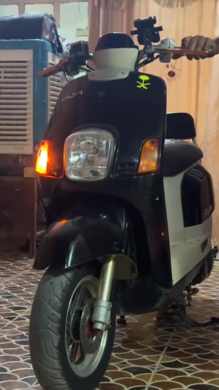 دراجه ماكس بوليس للبيع دراجه كلش نضيفه شوف عينك كهربائيات كلهن شغالات  من  دبل اشارة للعالي والناصي الدر***********اجه  لونين اسود +اوف ويات.  دراجه مكينتها ناعمه تخبل (ما مفتوح برغي بيها) شرط على الفحص جيب وياك مصلح وتعال افحص للصبح عنواني ديوانيه المركز ... للاستفسار مراسله الصفحه او الاتصال على الرقم  ***********
