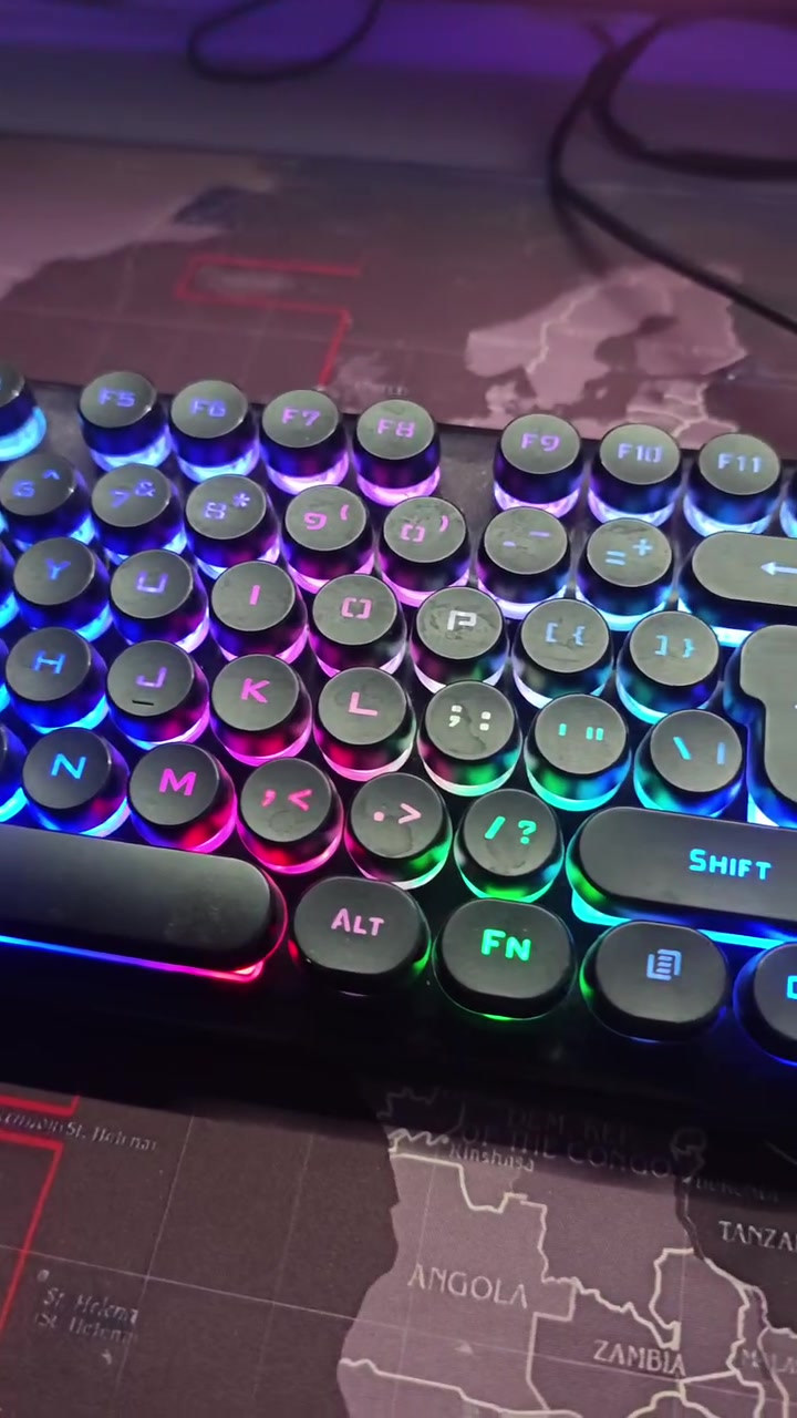 السلام عليكم
من رخصة الادمن ..

V7 Luminous Game Keyboard
استخدام قليل ، بدون كارتون
للبيع : سعره 20 الف موجود توصيل.

تواصل واتساب : ***********
