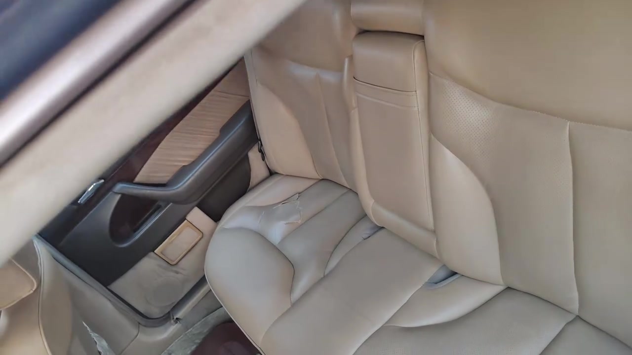 سلام عليكم
تخم كشنا ت و اربع بطاين كاملات مع  الكونترولات شبح موديل ١٩٩٥ السعر 300$ باب طويله 
***********
