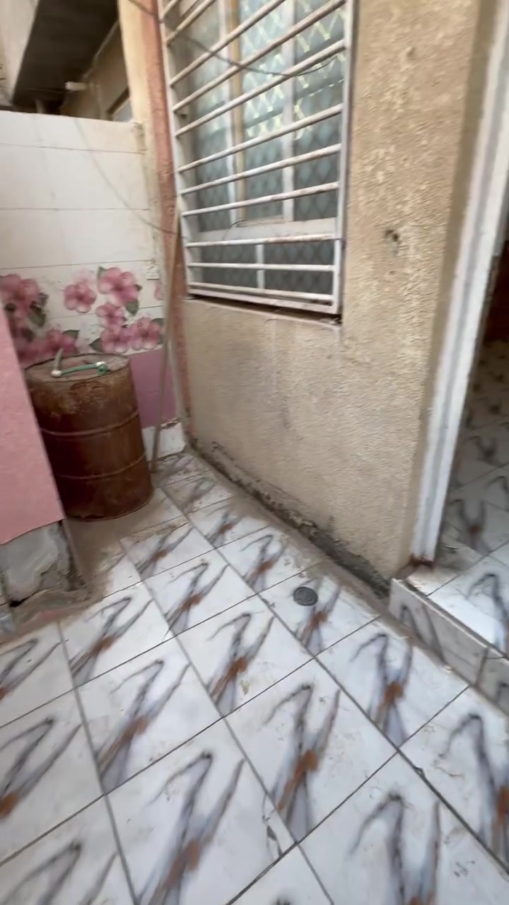 🏠 للإيجار بيت 100م²

📍 نادر الثانية الزراعي – شارع سكلة صدام

يتكون من: طارمة استقبال، مطبخ،كليدور، غرفة نوم، صحيات داخلية وخارجية.

💰 الأجار: 325 ألف شهرياً

📞 للمعلومات:
*********** — واتساب فقط
*********** — اتصال أو واتساب

🏢 أو زيارة مكتب الشمري للعقار / علي عذاب
📍 نادر الثانية – خلف فاميلي مول، على الشارع الخدمي مباشرة.
