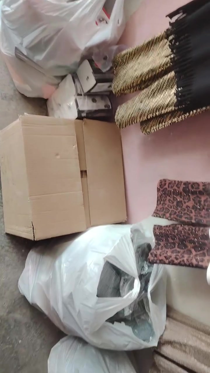 مساء الخير متابعينه الغوالي 
وصول وجبه جديده 
#شحاطات
#كـــــــــــــــــافةالأحجام 👠👠👠
#كـــــــــــــــــافةالأنواع👢👞👠👞
#رجالي 🧔🏻
#نسائي 👩🏻‍🦰
#ولادي 👨🏻‍🦱
#بناتي 👩‍🦱
العـــــــنوان 
جلولاء 
دور الضباط 
#مجمع_ألخالدي
***********
