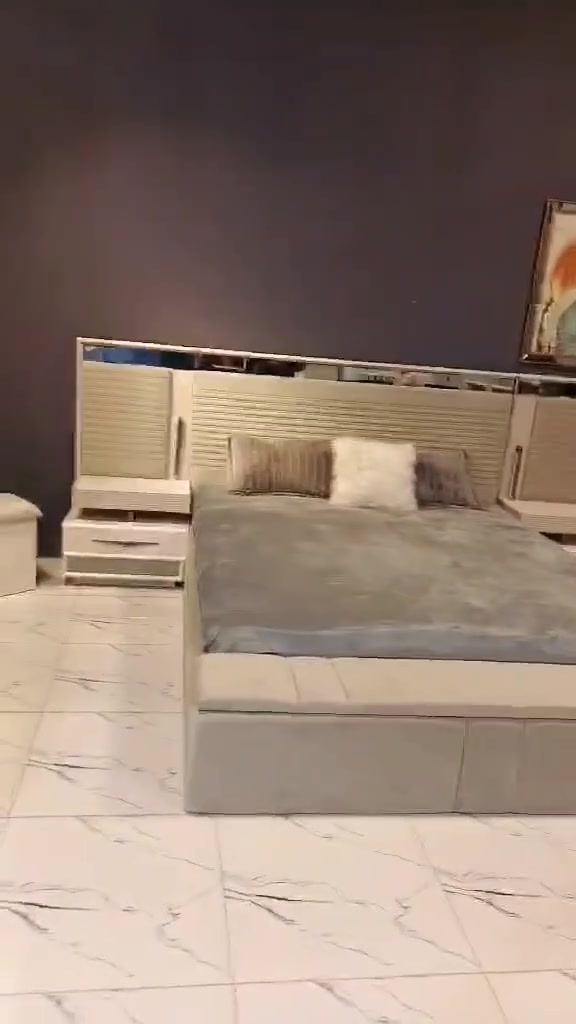 غرفه نوم للبيع تركيا درجة اولى مستخدمه كم شهر بس بعدها جديده 10 قطع كلش نضيف
ماخذها مليونين ونص اريد ابيعه مليون و600
مكاني بغداد البلديات
***********
