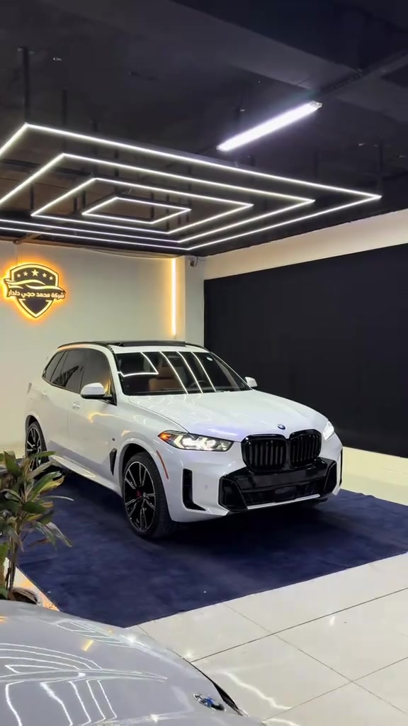 Bmw-x5 2026 clean title M-package 22,000mil White & brown  New ful option  Call for price: *********** ***********
