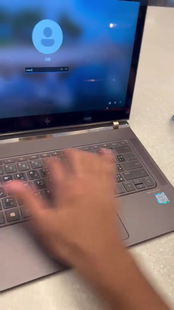 HP Spectre 13 • i7-6500U • 512GB SSD