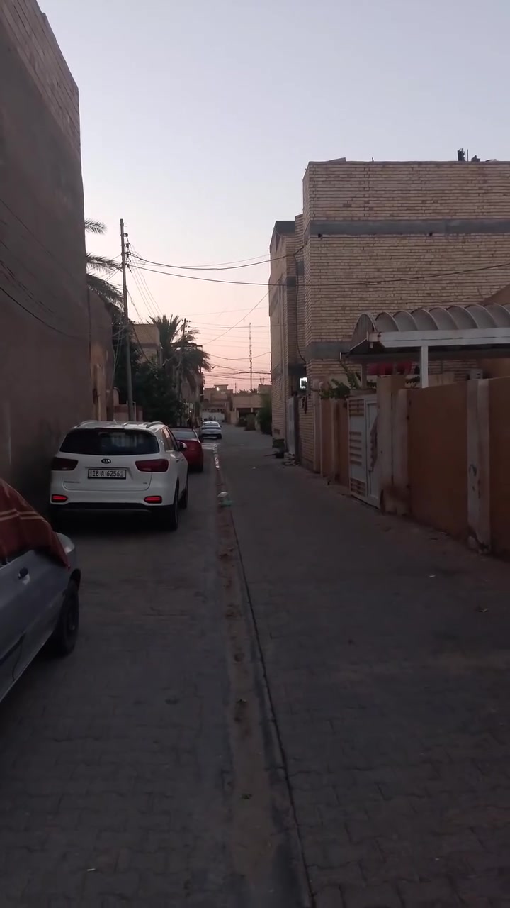 بيت طابو صرف 100متر 10*10مربع بناء بلوك صب مسلح الطابق الأرضي والفوك عكاده الموقع الحر قرب حديقة او ساحه طعمه يبعد 100متر عن كوسترات الحر تقريبا يحتوي الطابق الأرضي على طارمه وصحيات خارجيه استقبال ومطبخ وغرفه ومنور وصحيات داخليه الطابق الفوك غرفه وصحيات وصاله كبيره وسطح كبير ايضا مكلف بالنشر الاتصال على الرقم ***********
