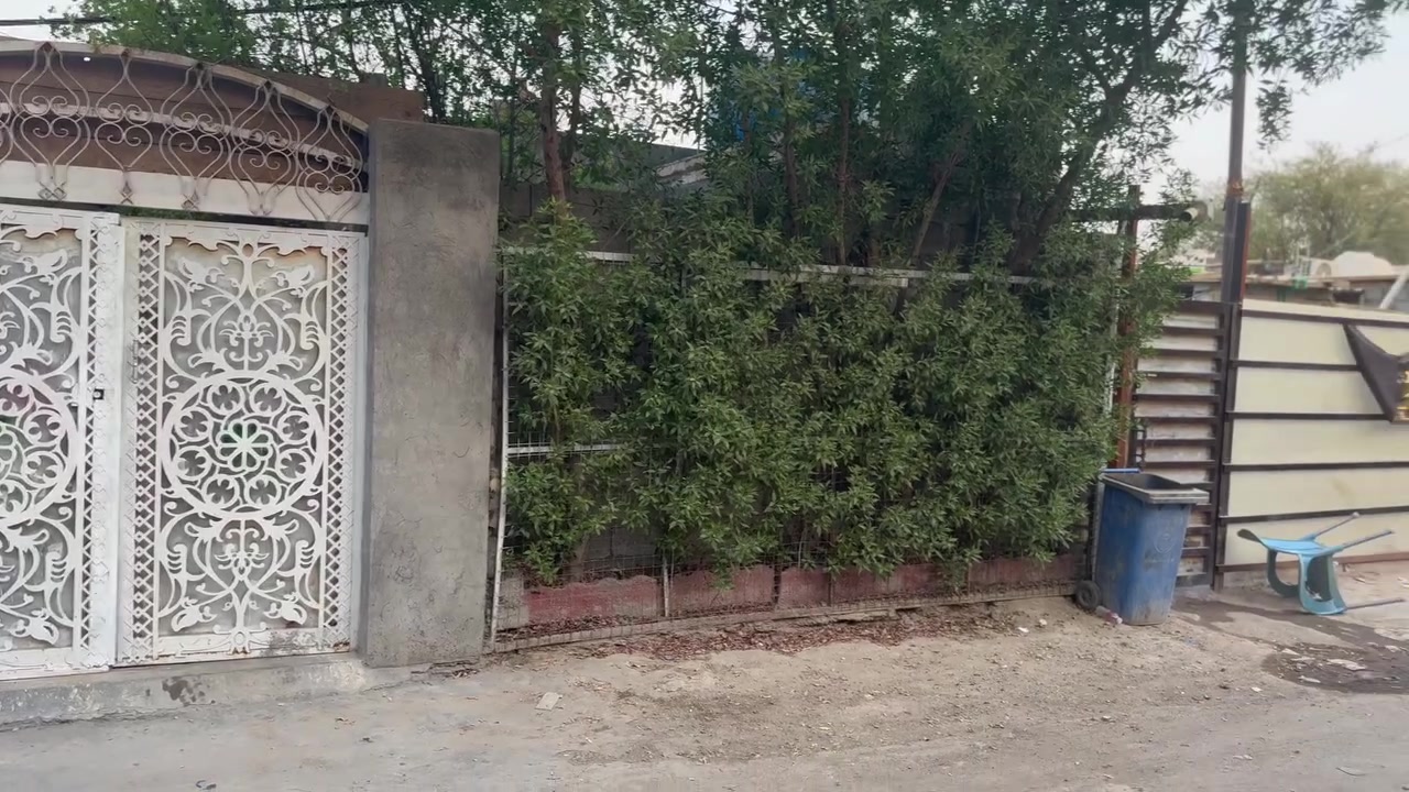 السلام عليكم بيت تجاوز للبيع مساحه 150 الدوره شارع الصحه ستقبال+غرفتين نوم+مطبخ+حولي+ترك+حمام خارجي وحمام داخلي السعر 30وبي مجال 
***********
