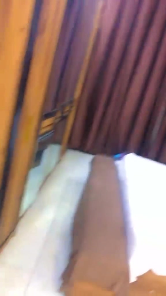 السلام عليكم بيت 🏠 اليجار مساحه 50 مال عاله صغيره العنوان جكوك الاساتذه البيت فارغ
***********
