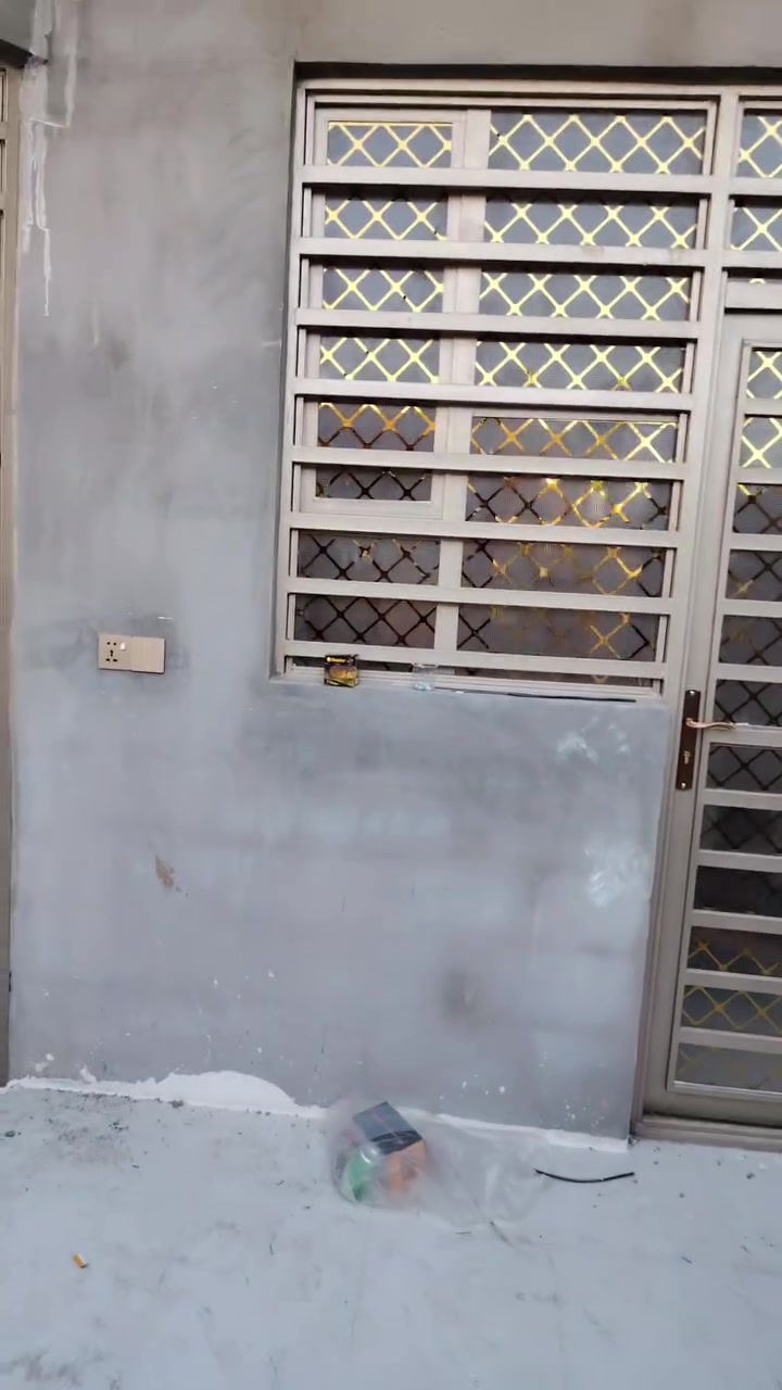 سلام عليكم دار للبيع مساحته 105 متر سند 25 خدماات كامله قريب ع السوك  ***********
