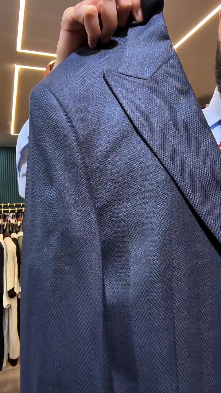 ⁨	⁨علق تم  ويوصلك السعر
بدلة دزاين 🇮🇹 HERRINGBONE FABRIC
بغداد المنصور  طابق الاول مقابل علاء حداد ***********⁩
